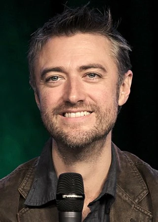 Sean Gunn headshot