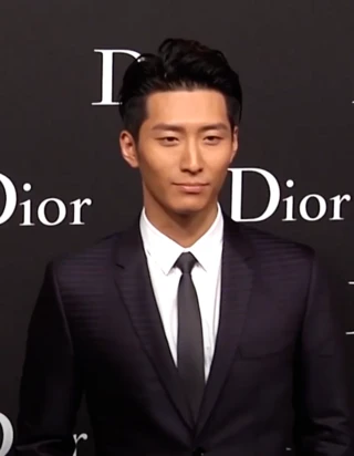 Shawn Dou headshot