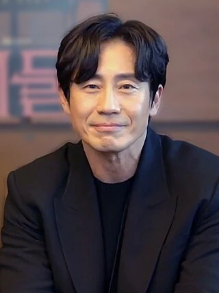 Shin Ha-kyun headshot