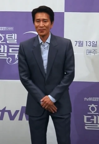 Shin Jung-geun headshot
