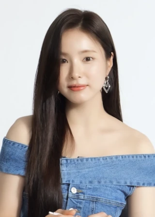 Shin Se-kyung headshot