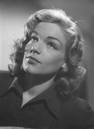 Simone Signoret headshot