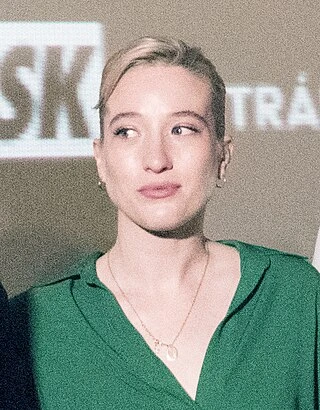 Sophie Lowe headshot