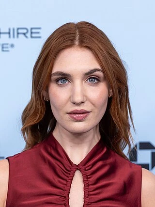Sophie Nélisse headshot