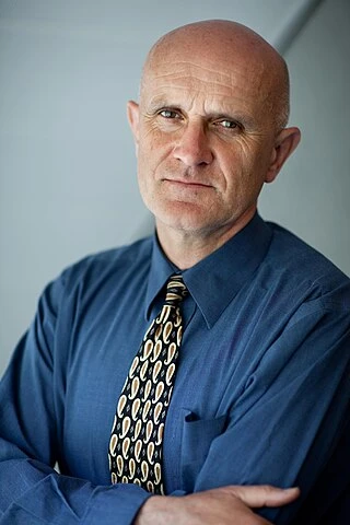 Stephen Ellis headshot