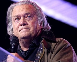 Steve Bannon headshot