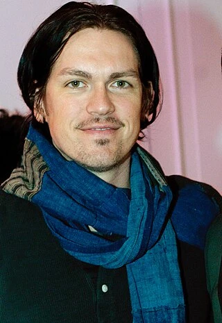 Steve Howey headshot