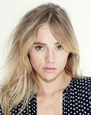 Suki Waterhouse headshot