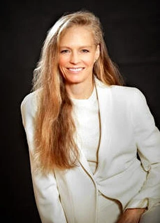 Suzy Amis headshot