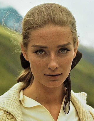 Tania Mallet headshot