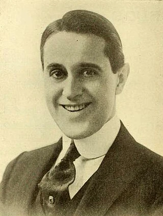 Taylor Holmes headshot