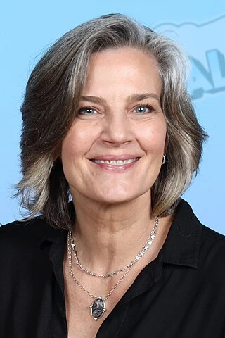 Terry Farrell headshot