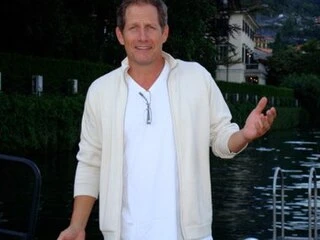 Thom Mathews headshot