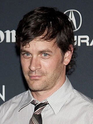Tom Everett headshot
