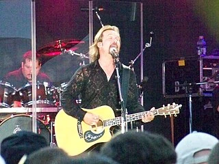 Travis Tritt headshot