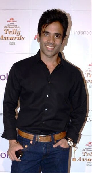 Tusshar Kapoor headshot