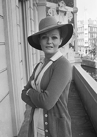 Valerie Perrine headshot