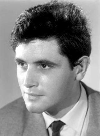 Victor Lanoux headshot