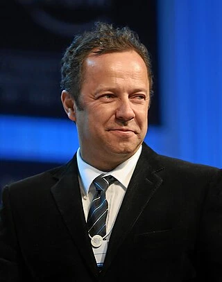 Vik Muniz headshot