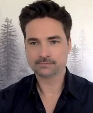 Warren Christie headshot