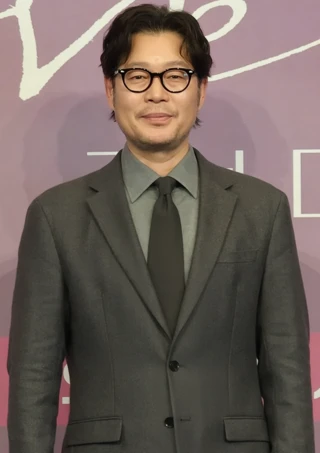 Yoo Jae-myung headshot