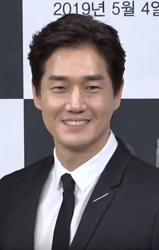 Yoo Ji-tae headshot