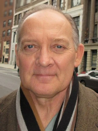 Zach Grenier headshot
